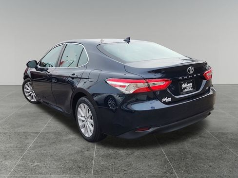 Used 2019 Toyota Camry LE image 5