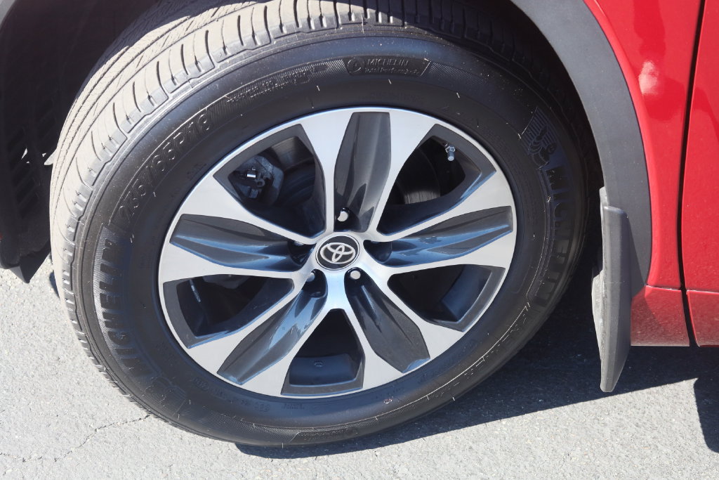 Used 2023 Toyota Highlander XLE AWD/4WD image 38