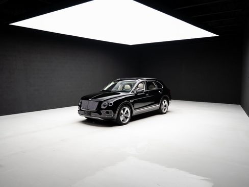 Used 2018 Bentley Bentayga AWD/4WD image 81