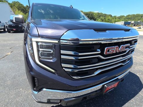 Used 2022 GMC Sierra 1500 SLT w/ SLT Convenience Package AWD/4WD image 13