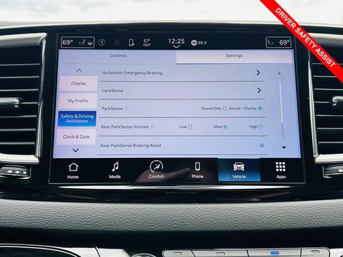 Used 2022 Chrysler Pacifica Touring-L FWD image 7