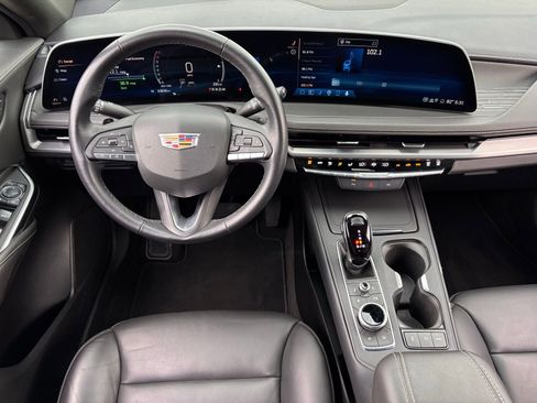 Used 2025 Cadillac XT4 Premium Luxury FWD image 13