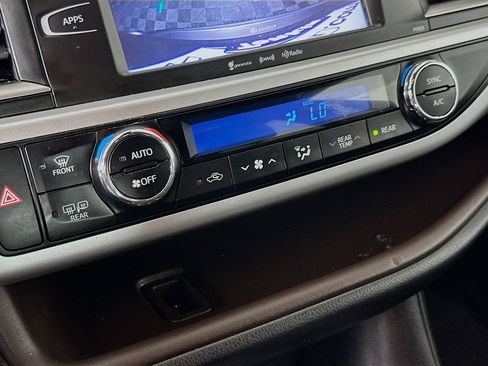 Used 2017 Toyota Highlander Plus AWD/4WD image 15