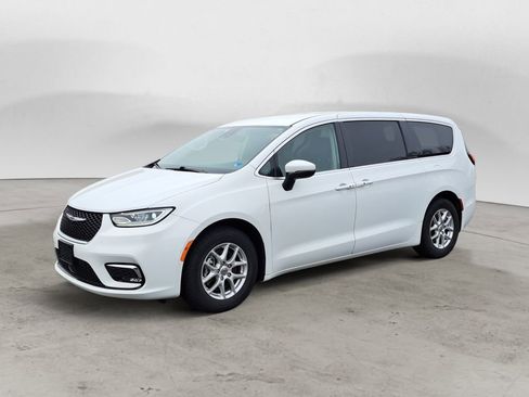 Used 2023 Chrysler Pacifica Touring-L FWD image 7