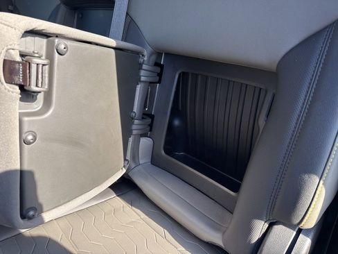 Used 2022 Chevrolet Silverado 1500 ZR2 w/ Technology Package image 48