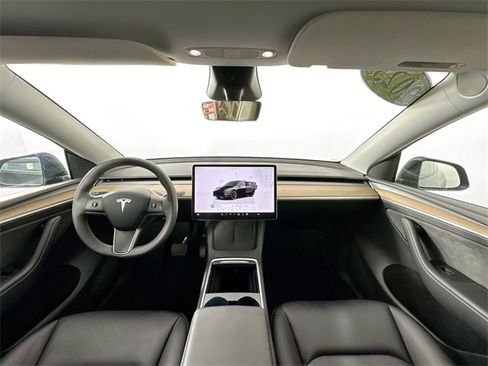 Used 2023 Tesla Model Y Long Range image 3