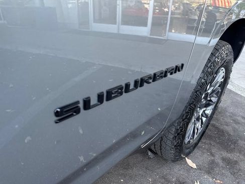 Used 2025 Chevrolet Suburban Z71 AWD/4WD image 35