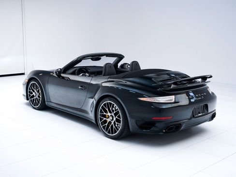 Used 2015 Porsche 911 Turbo S image 3