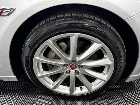 Used 2016 Jaguar XJ R-Sport image 16