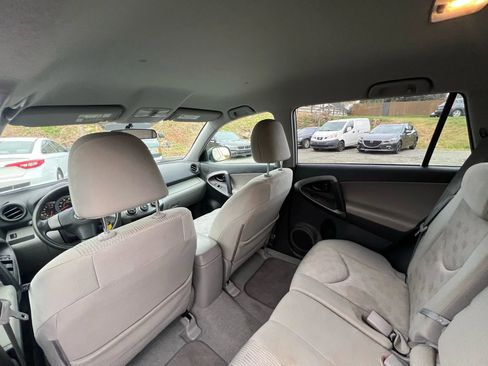 Used 2011 Toyota RAV4 4WD image 22