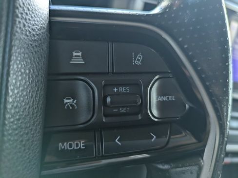 Used 2016 Toyota Tundra Limited w/ Limited Premium Package AWD/4WD image 13
