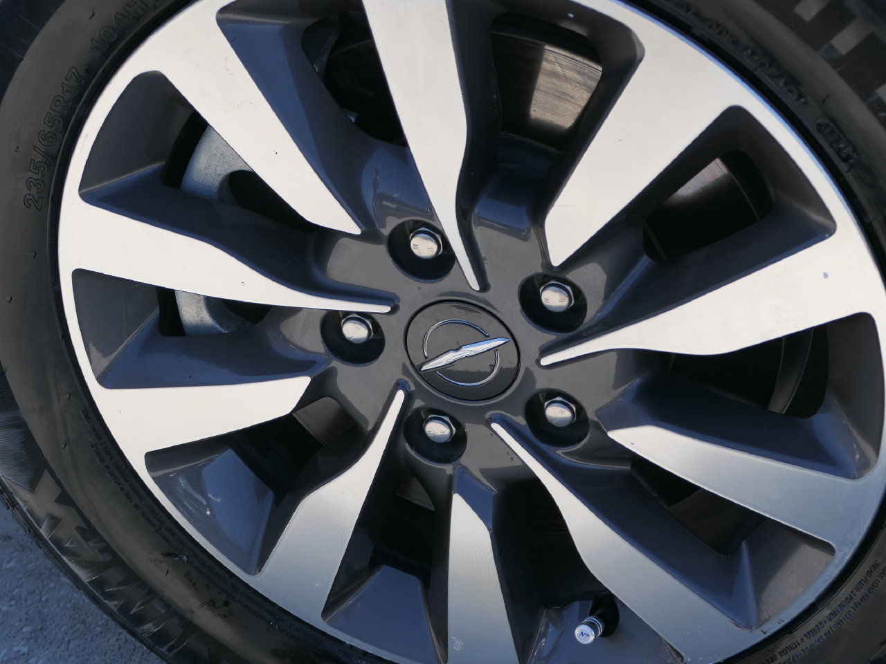 Used 2024 Chrysler Pacifica Limited FWD image 11