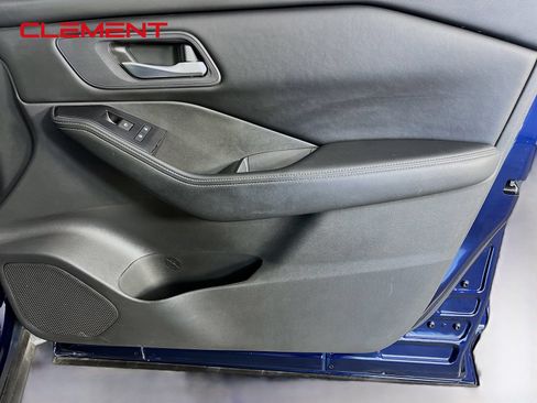 Used 2024 Nissan Rogue SV FWD image 36