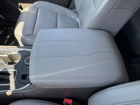 Used 2019 Chevrolet Traverse LT w/ LT Premium Package AWD/4WD image 23