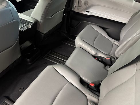 New 2026 Toyota Sienna XLE image 13