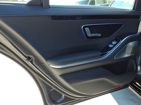 Certified 2022 Mercedes-Benz S 500 4MATIC image 17