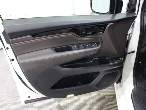 Used 2018 Honda Odyssey Elite image 6
