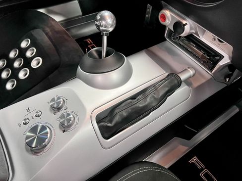 Used 2006 Ford GT RWD image 36