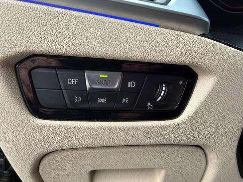 Used 2020 BMW 330i xDrive Sedan w/ Premium Package image 24