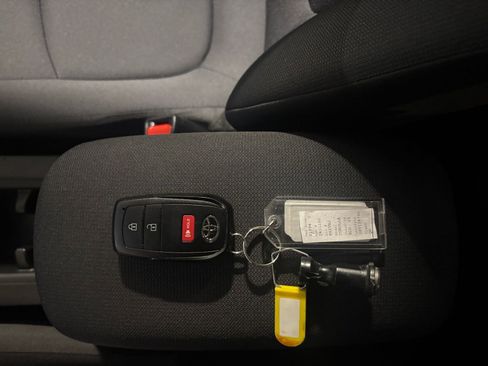 Used 2025 Toyota Corolla Cross LE image 22