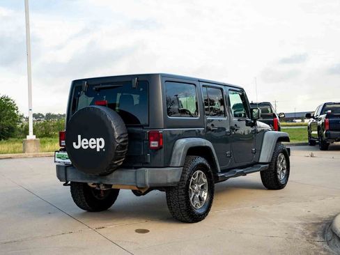Used 2016 Jeep Wrangler Unlimited Rubicon w/ Connectivity Group AWD/4WD image 4