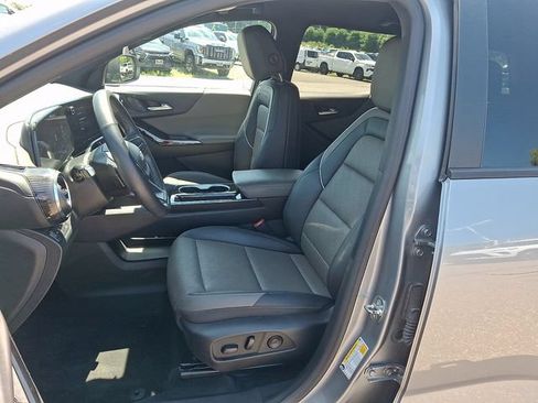 Used 2025 Chevrolet Equinox LT w/ Convenience Package II AWD/4WD image 2