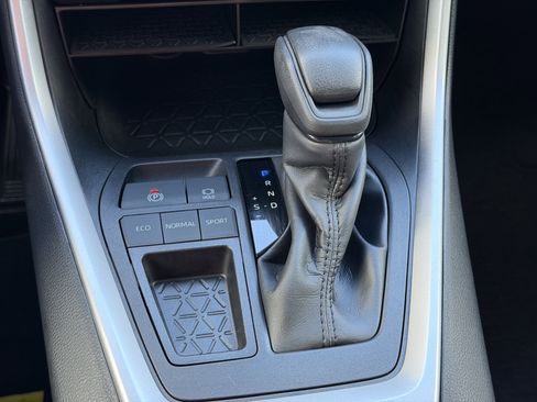 Used 2022 Toyota RAV4 XLE image 26