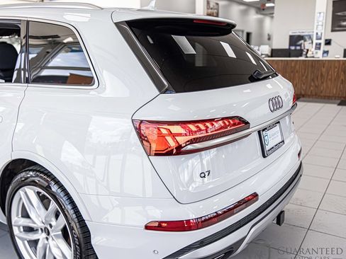 Used 2025 Audi Q7 3.0T Premium Plus w/ Premium Plus Package AWD/4WD image 12
