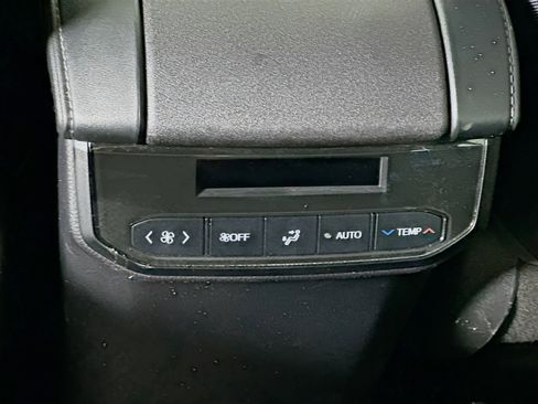Used 2022 Toyota Highlander LE image 26