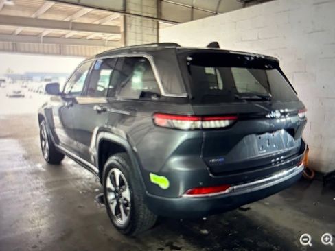Used 2022 Jeep Grand Cherokee Limited 4xe w/ Luxury Tech Group II AWD/4WD image 2