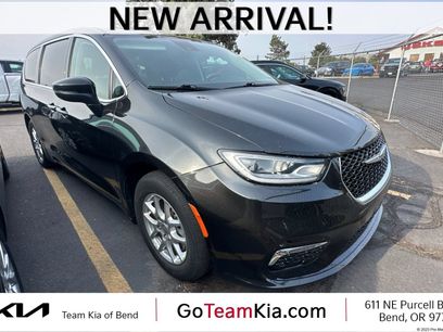 Used 2023 Chrysler Pacifica Touring-L