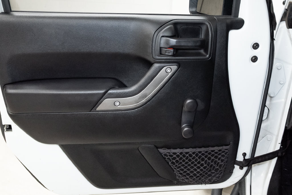 Used 2018 Jeep Wrangler Unlimited Sport w/ Connectivity Group AWD/4WD image 9
