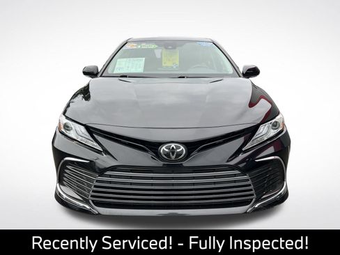 Used 2021 Toyota Camry XLE FWD image 3