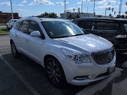 Used 2017 Buick Enclave Premium w/ Experience Buick Package FWD image 3