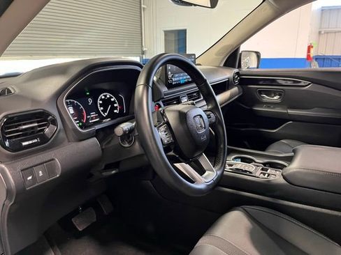 Used 2025 Honda Pilot Touring image 23