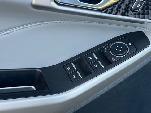 Used 2022 Ford Explorer XLT w/ Equipment Group 202A image 12