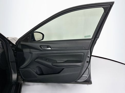 Used 2025 Nissan Altima 2.5 SV image 29