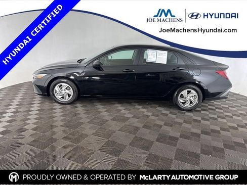 Certified 2025 Hyundai Elantra SE image 1