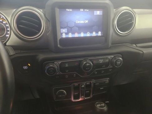 Used 2019 Jeep Wrangler Unlimited Sahara w/ Safety Group AWD/4WD image 25