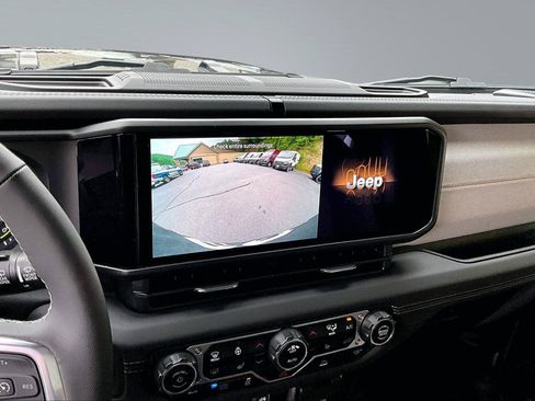 Used 2025 Jeep Wrangler Unlimited Sahara AWD/4WD image 21