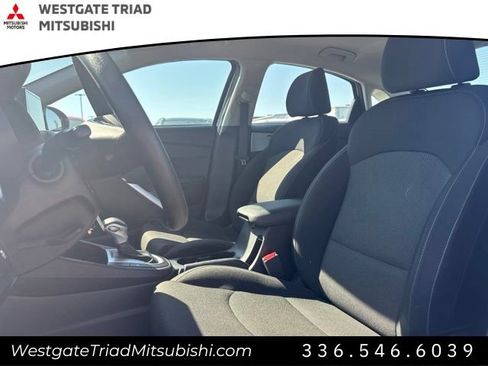 Used 2024 Kia Forte LXS FWD image 7