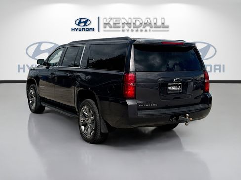 Used 2018 Chevrolet Suburban LT image 4