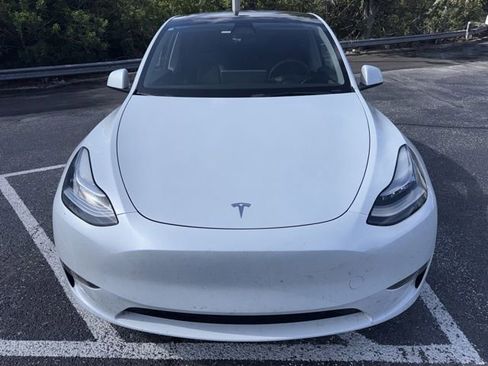 Used 2023 Tesla Model Y Long Range AWD/4WD image 2