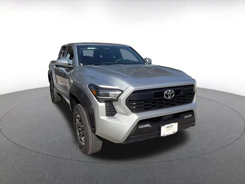Used 2025 Toyota Tacoma TRD Off-Road AWD/4WD image 3