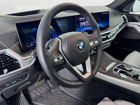 Used 2024 BMW X5 xDrive40i w/ Premium Package image 9