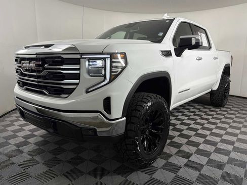 Used 2025 GMC Sierra 1500 SLT AWD/4WD image 3