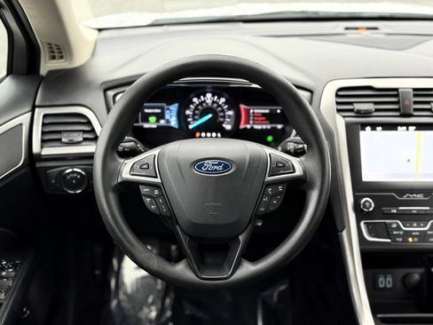 Used 2019 Ford Fusion SE FWD image 24