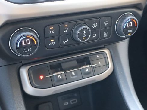 Used 2023 GMC Acadia Denali w/ Denali Ultimate Package FWD image 27