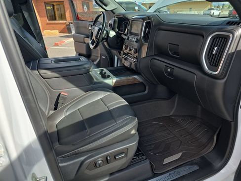 Used 2019 Chevrolet Silverado 1500 High Country w/ Technology Package AWD/4WD image 27