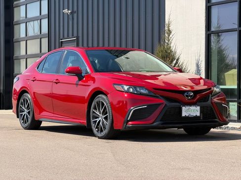 Used 2022 Toyota Camry SE w/ Cold Weather Package AWD/4WD image 4